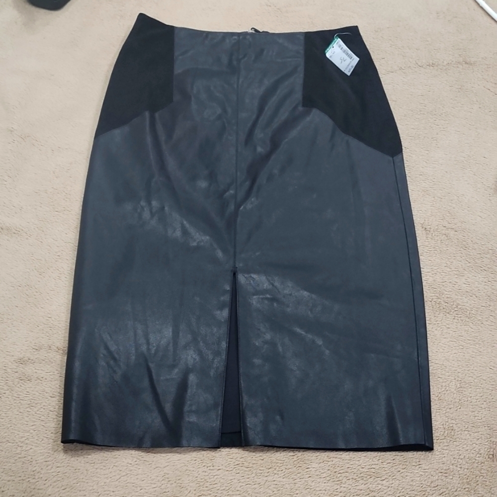 𝅺Simons Icone faux leather and suede black skirt size XS